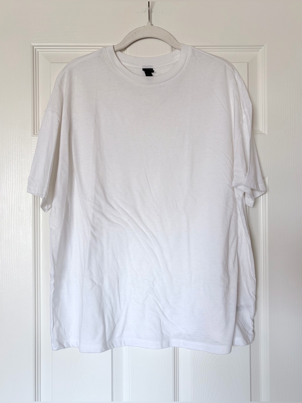 Oversized White Scoop Neck Short Sleeved T-Shirt — Size Small